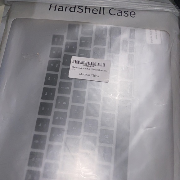 MacBook Air 13.6 inch Case, Screen Protector, & Keyboard Cover Bundle - Picture 4 of 5
